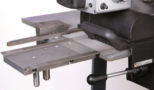 The guide rails make handling the AutoCUT 500 especially simple and secure. The milling angle can be continuously adjusted from 15 to 60°.